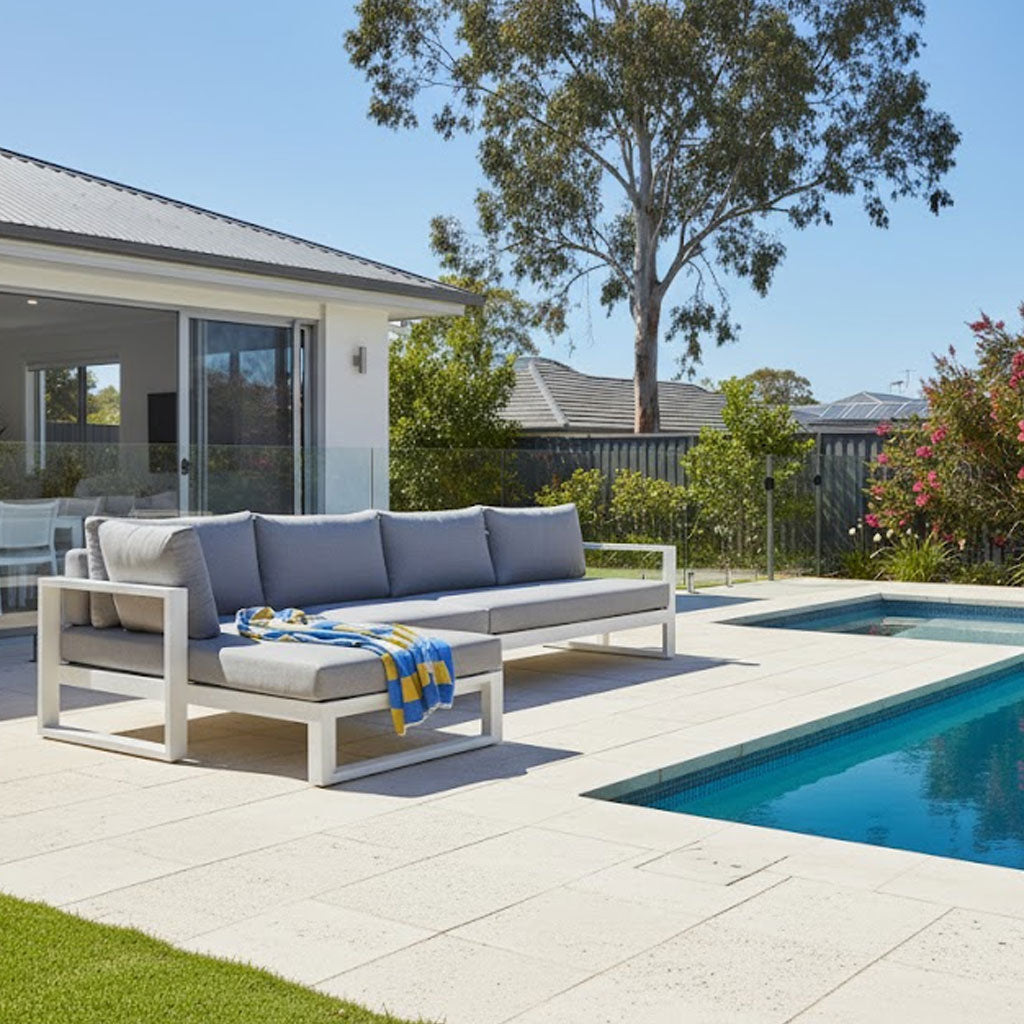 Outdoor Lounge Settings