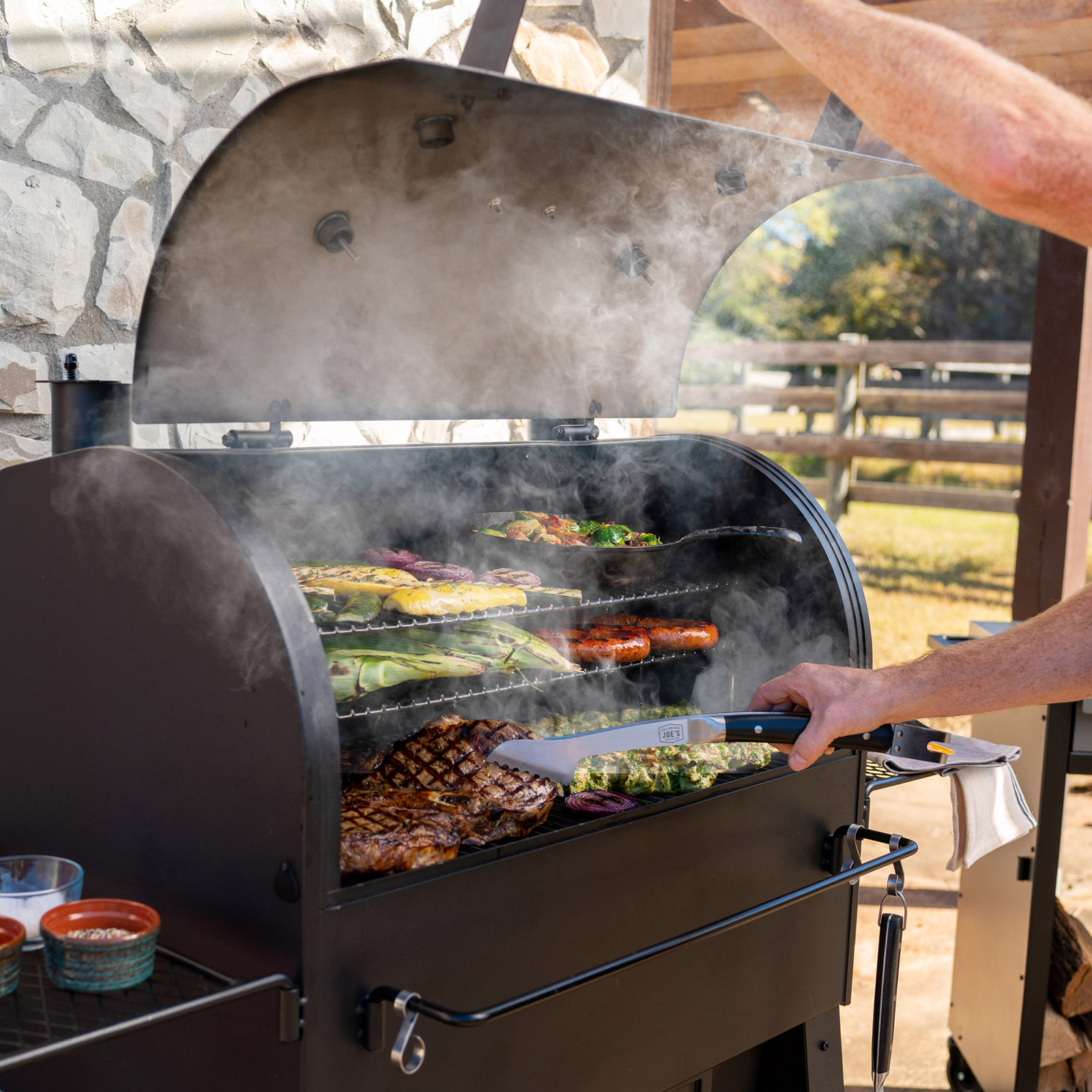 Oklahoma Joe's Marshal Centrebox Smoker