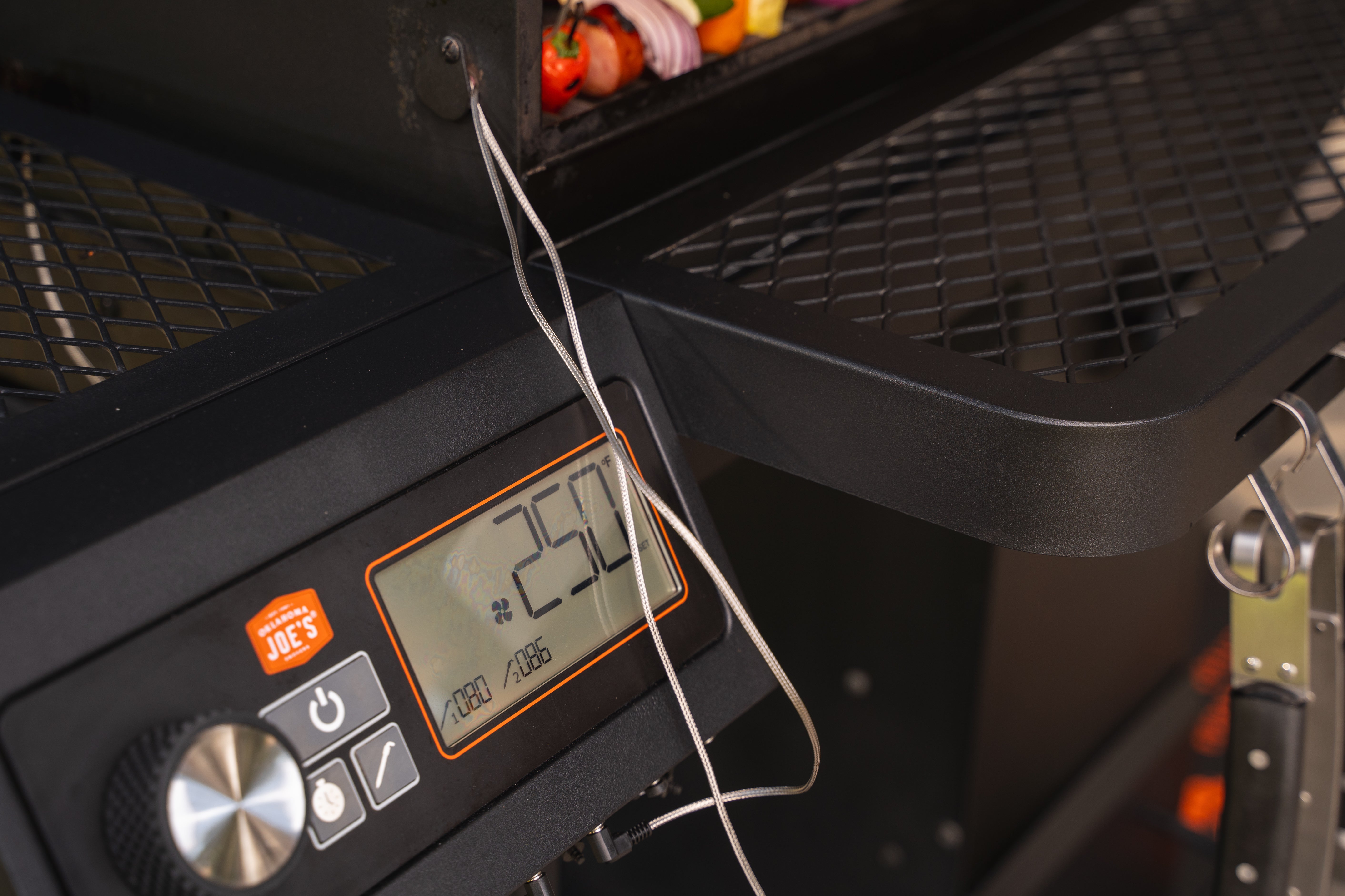 Oklahoma Joe's Tahoma 900 Auto-Feed Charcoal Smoker & Grill