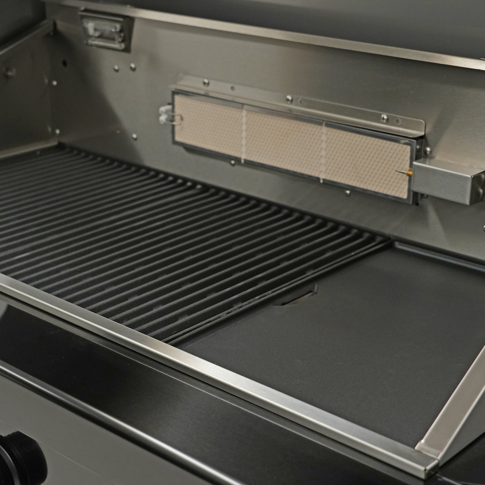 Gasmate Nova Graphite 6 Burner BBQ w/ Side Burner (MK2)