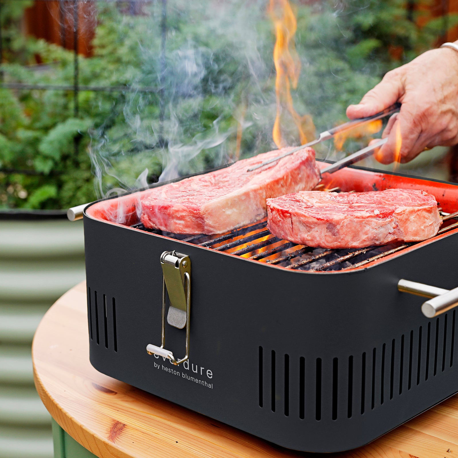 Everdure CUBE™ Portable Charcoal Barbeque