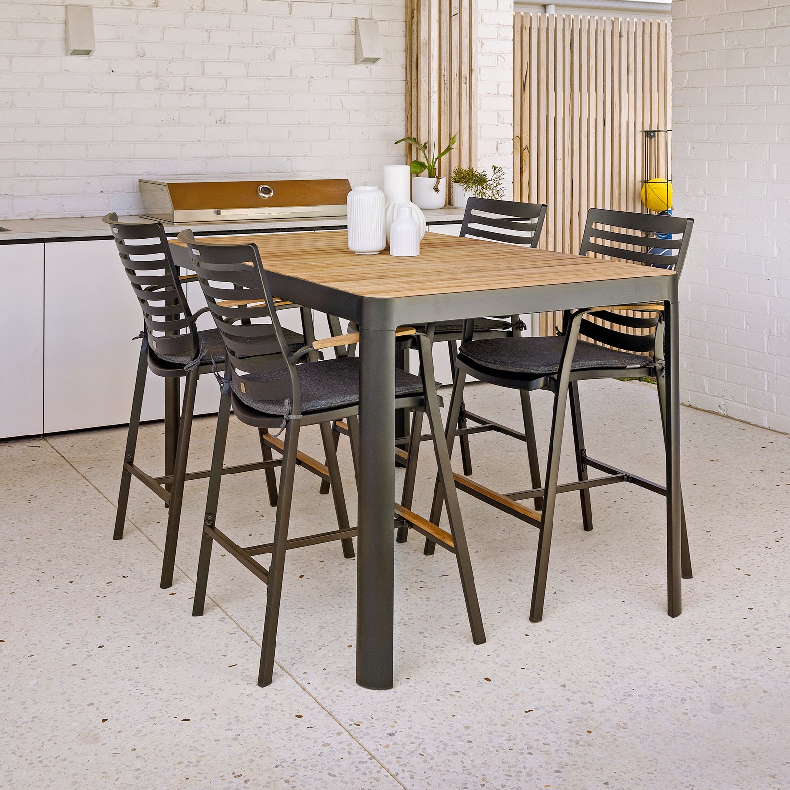 Excalibur Monico Outdoor Bar Setting with 4 Bar Chairs