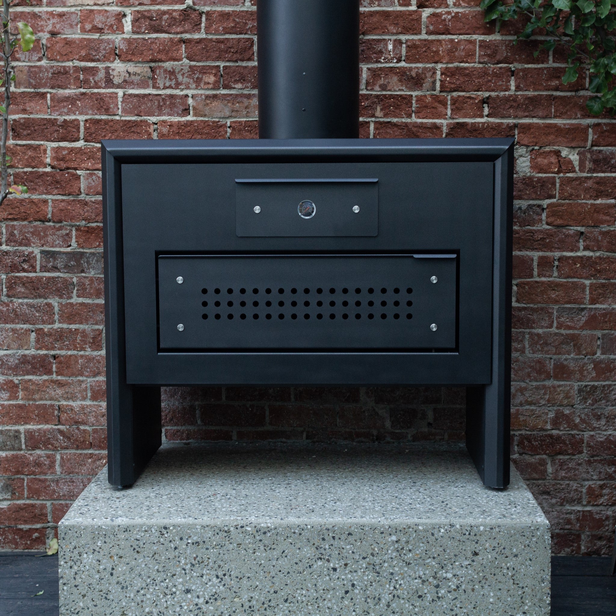 Billy Smoker Iconic Entertainer Open Fire Cooker