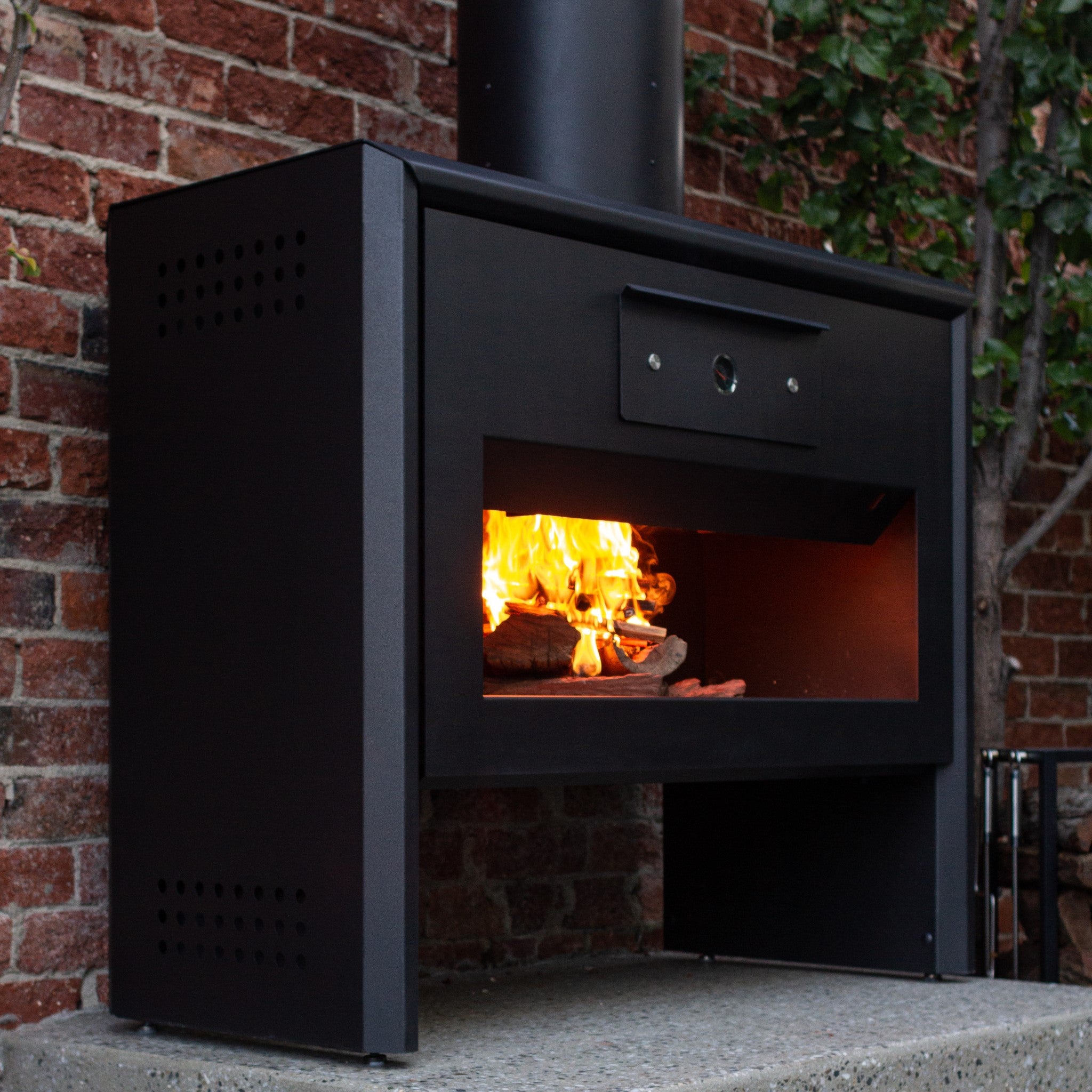 Billy Smoker Iconic Entertainer Open Fire Cooker