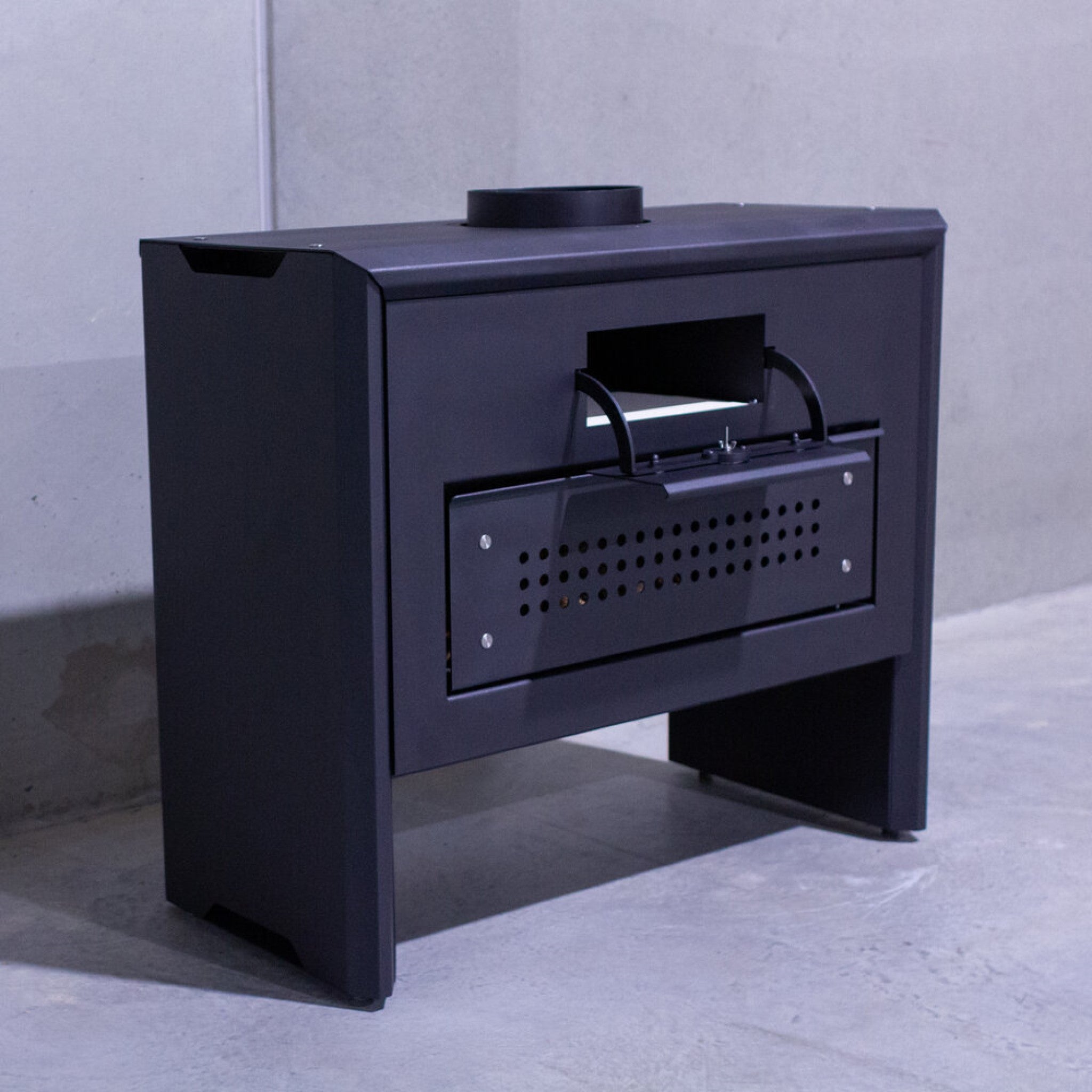 Billy Smoker Iconic Entertainer Open Fire Cooker