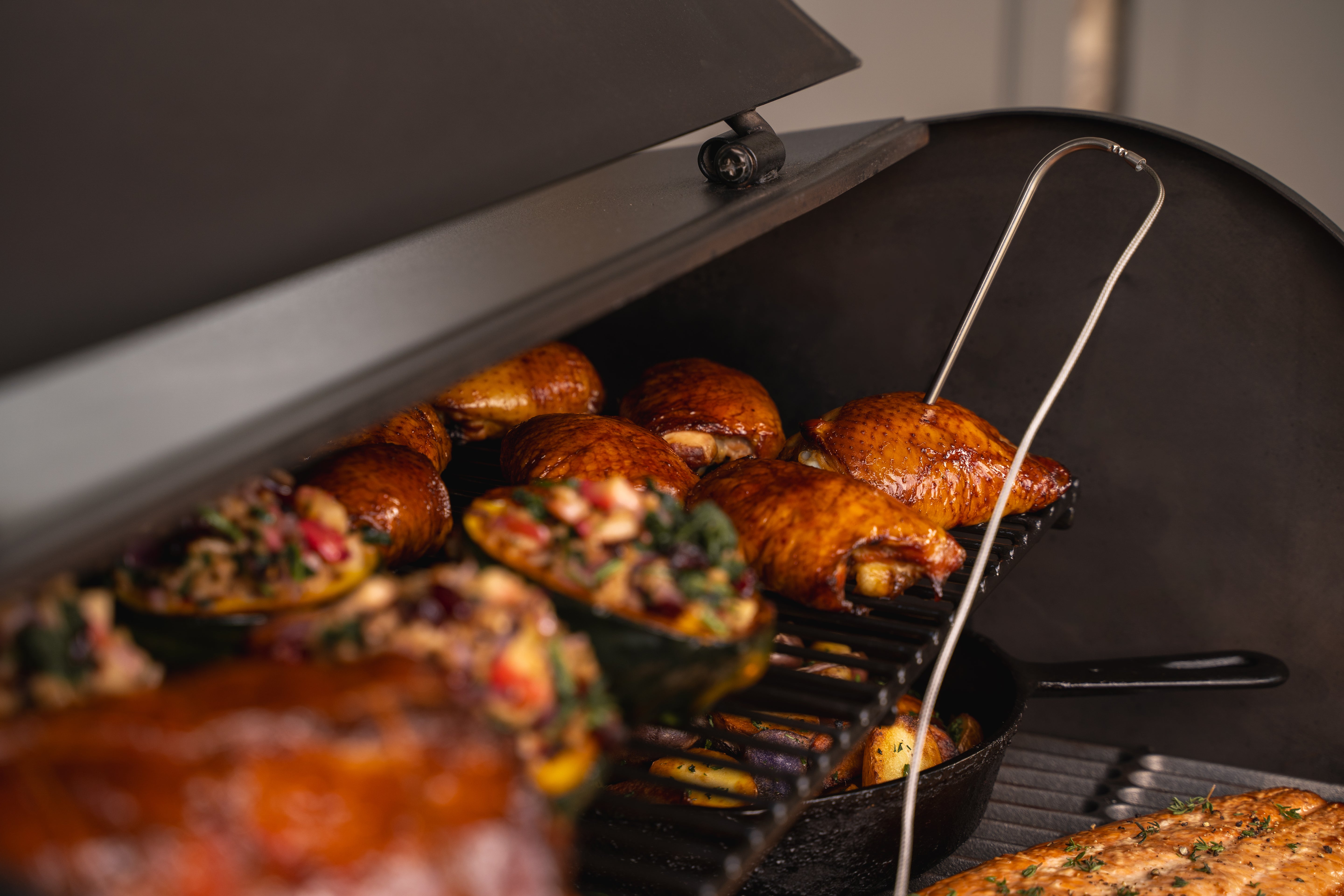 Oklahoma Joe's Tahoma 900 Auto-Feed Charcoal Smoker & Grill