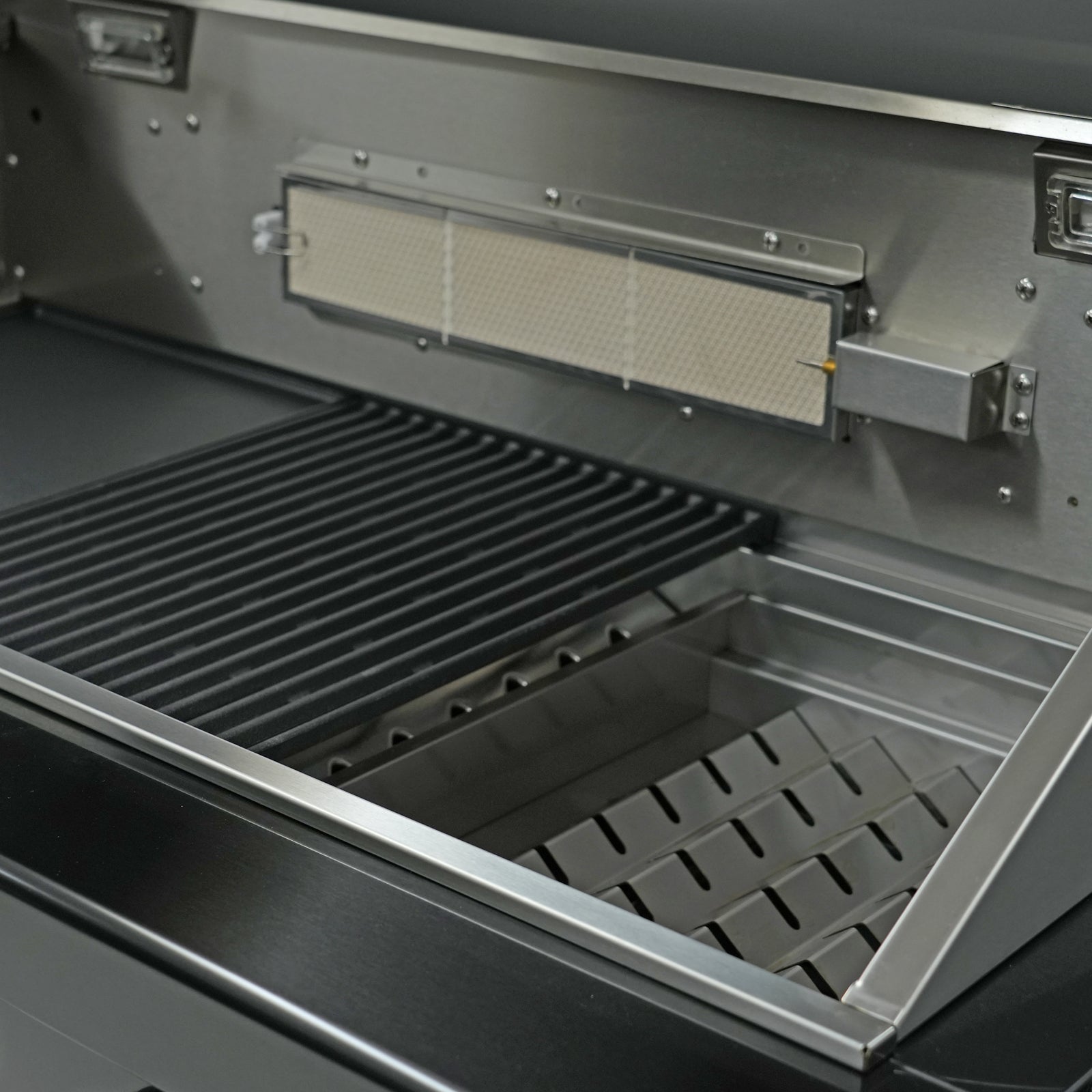 Gasmate Nova Graphite 6 Burner BBQ w/ Side Burner (MK2)