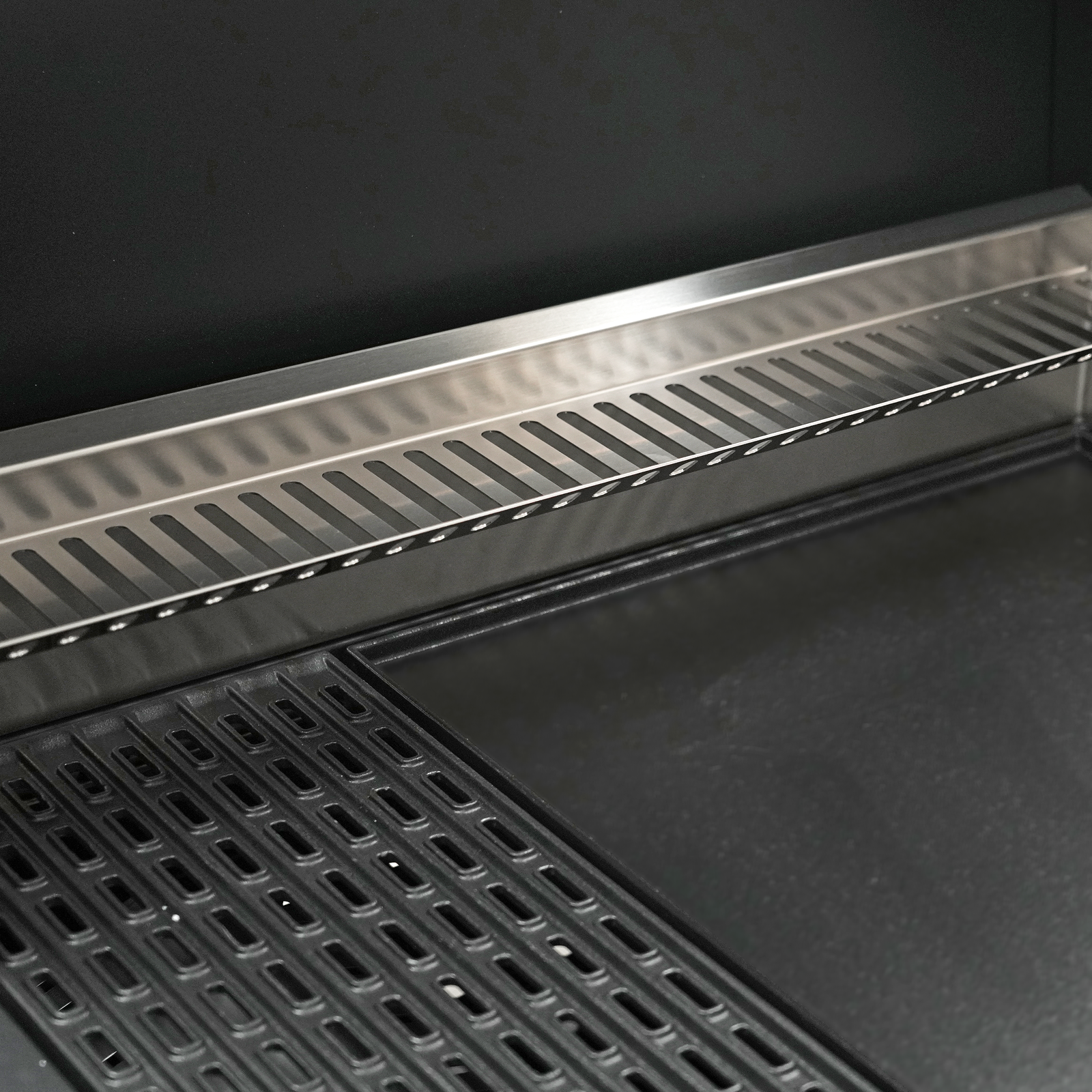 Artusi 80cm 3-Burner Matte Black Built-In BBQ with Hood