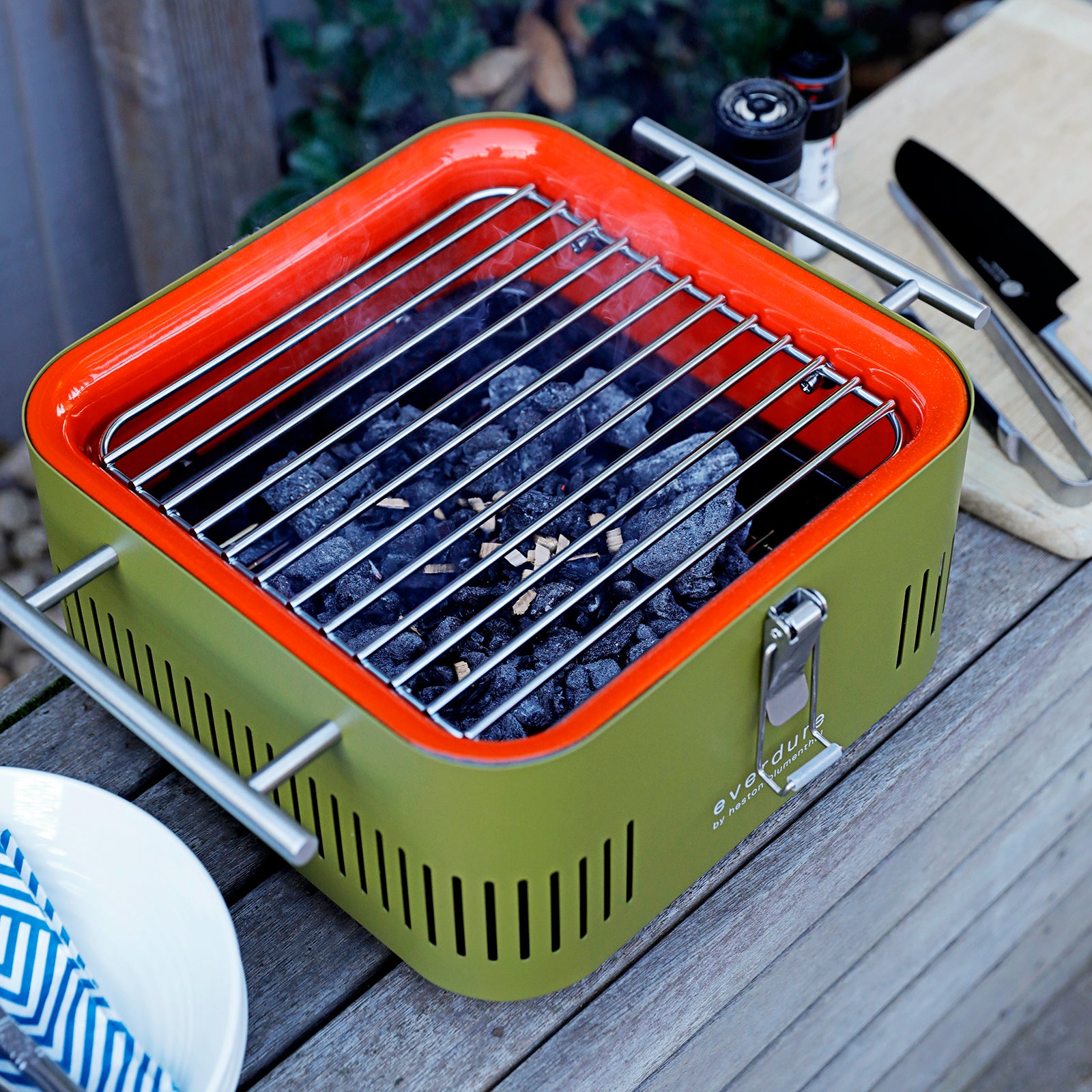 Everdure CUBE™ Portable Charcoal Barbeque