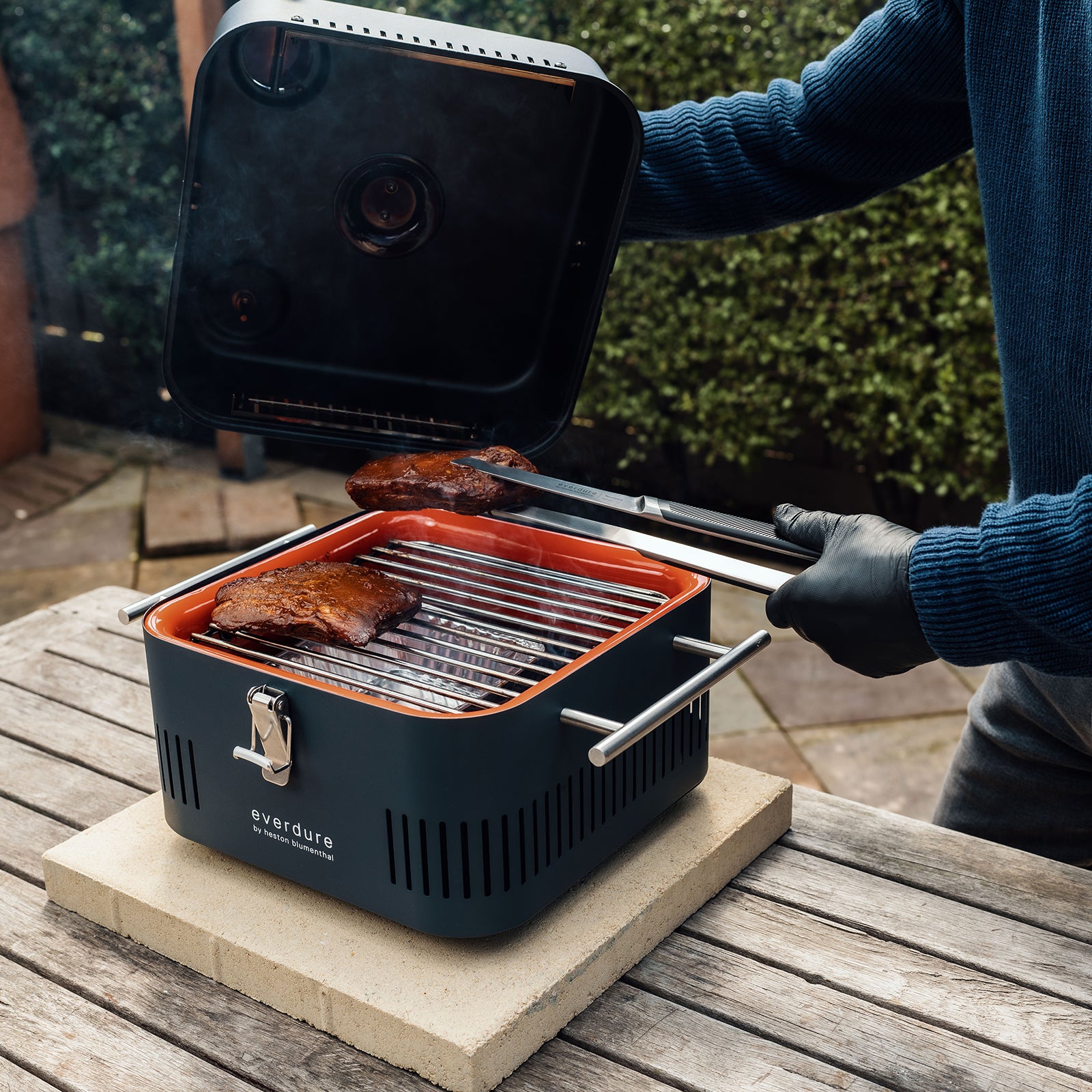 Everdure CUBE™ Portable Charcoal Barbeque