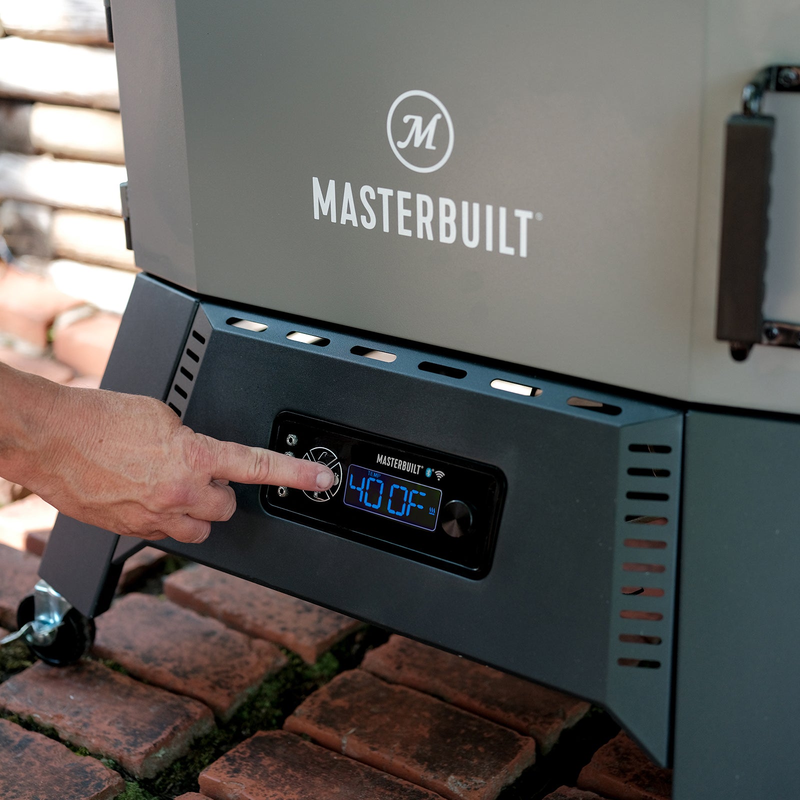 Masterbuilt 40" Digital Charcoal Smoker